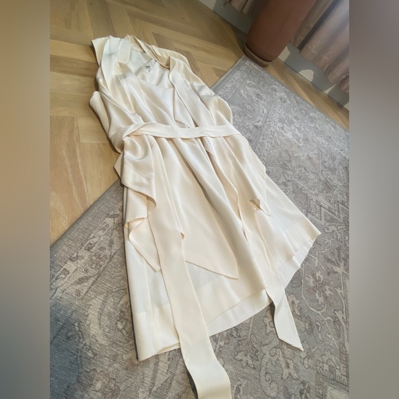 Beautiful Dream Dress for Business or Wedding Guest - Picture 2 of 3